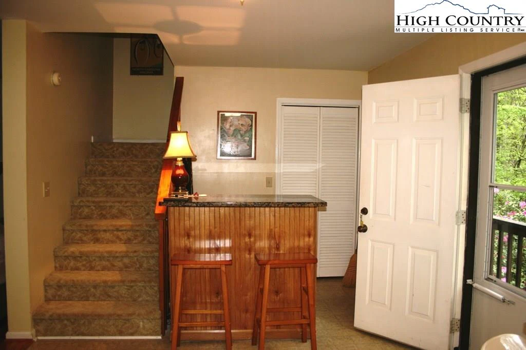 Image number 5 for the current listing