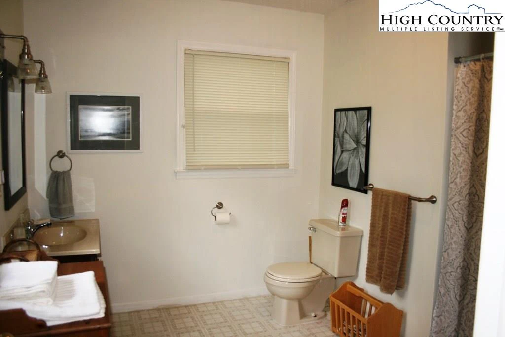 Image number 15 for the current listing