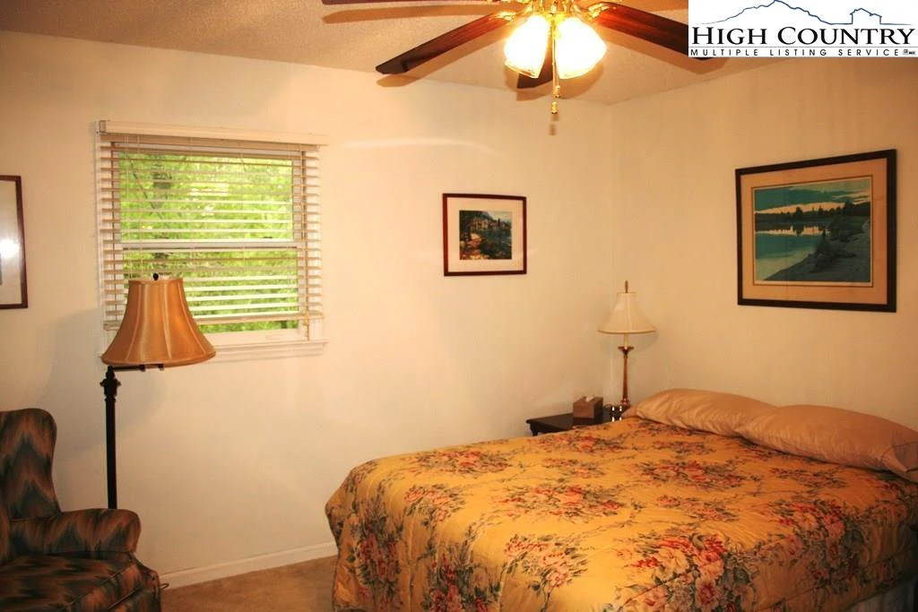 Image number 14 for the current listing