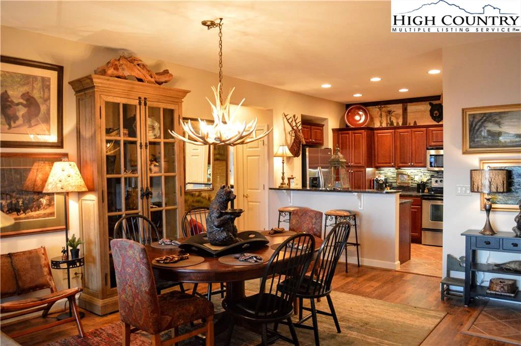 Image number 1 for the current listing