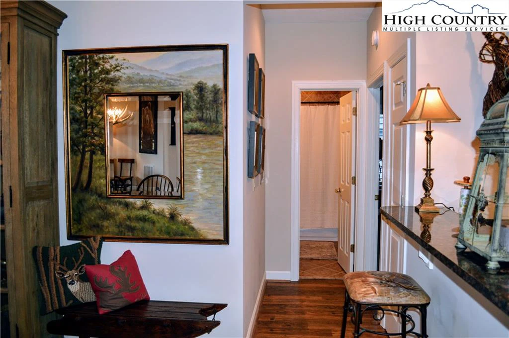 Image number 19 for the current listing