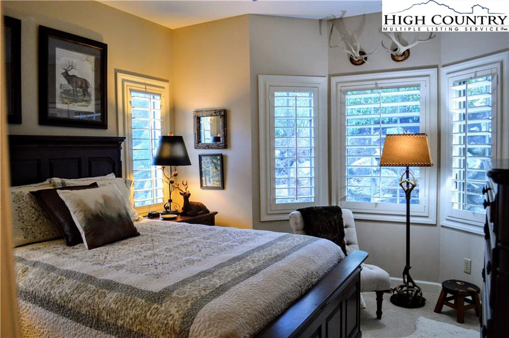 Image number 18 for the current listing