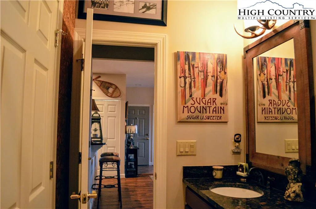 Image number 3 for the current listing