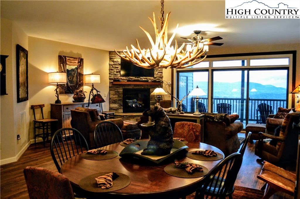 Image number 4 for the current listing