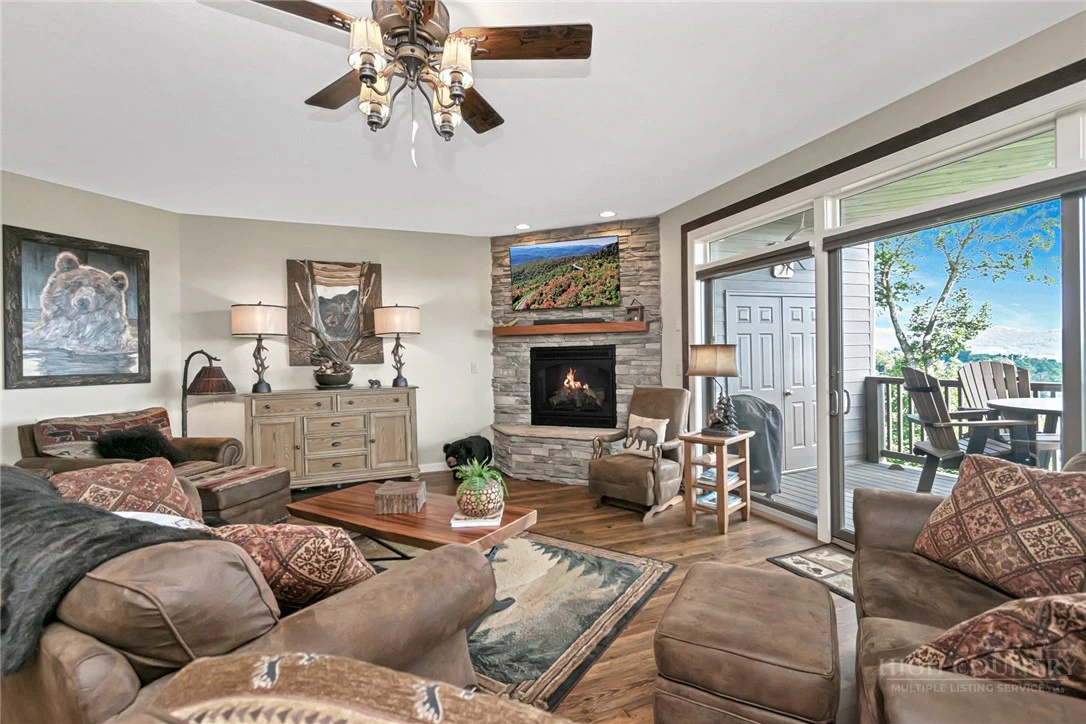 Image number 5 for the current listing