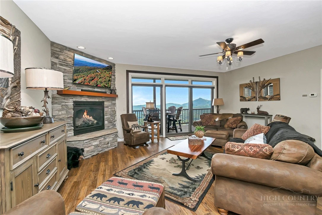 Image number 6 for the current listing