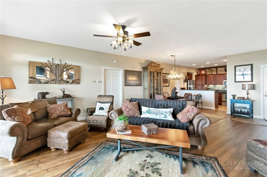 Image number 4 for the current listing