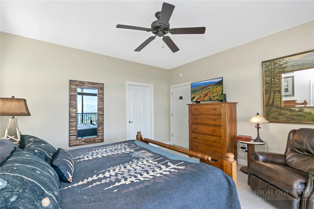 Image number 16 for the current listing