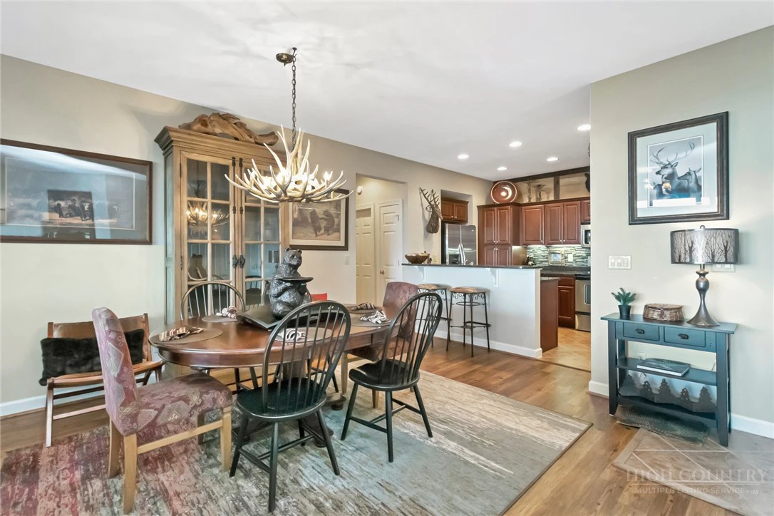 Image number 13 for the current listing
