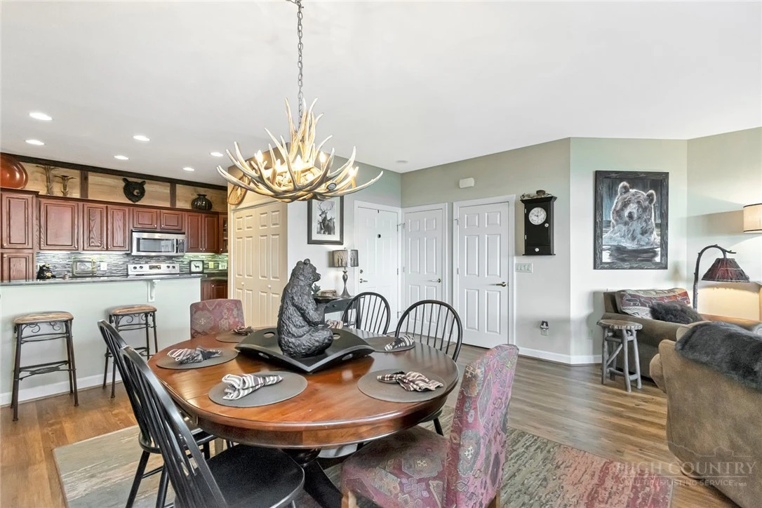 Image number 12 for the current listing