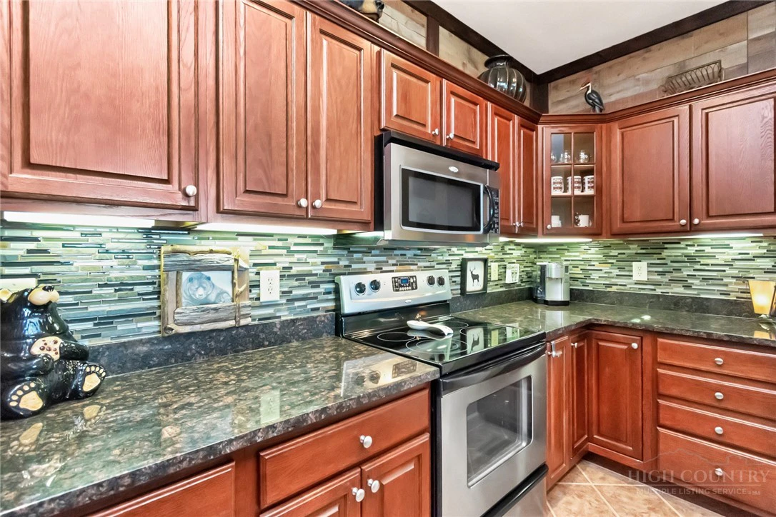 Image number 9 for the current listing