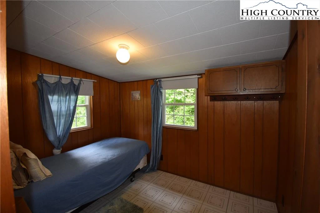 Image number 18 for the current listing