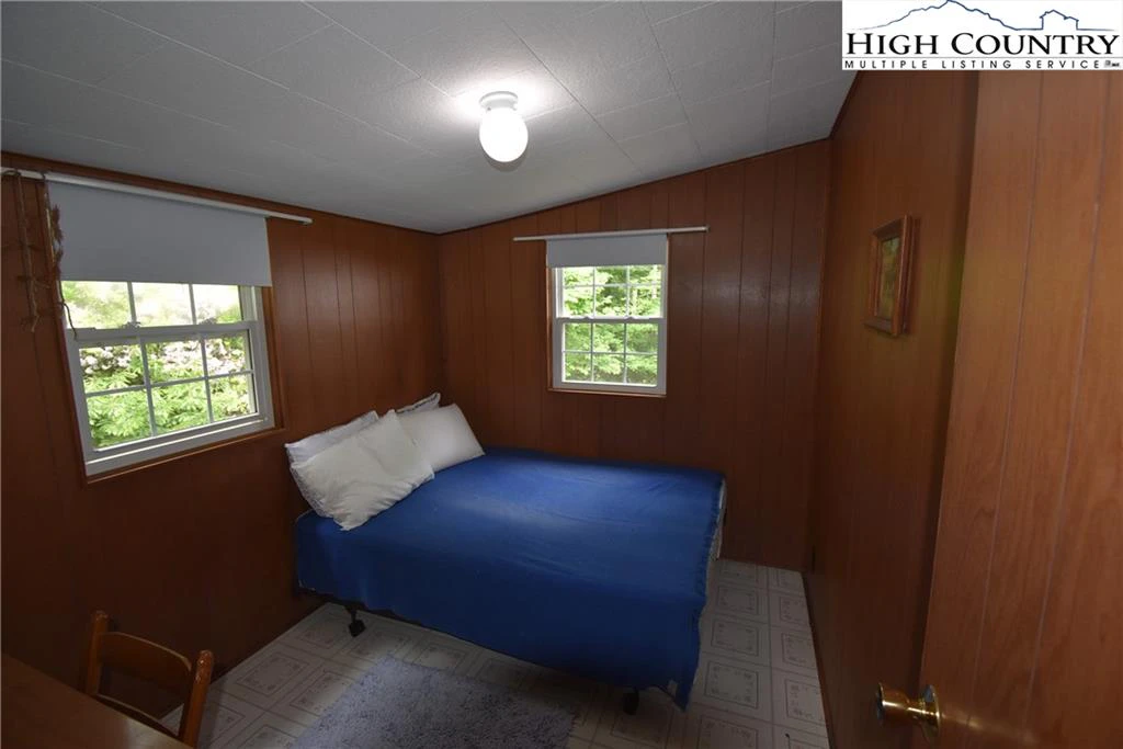 Image number 14 for the current listing