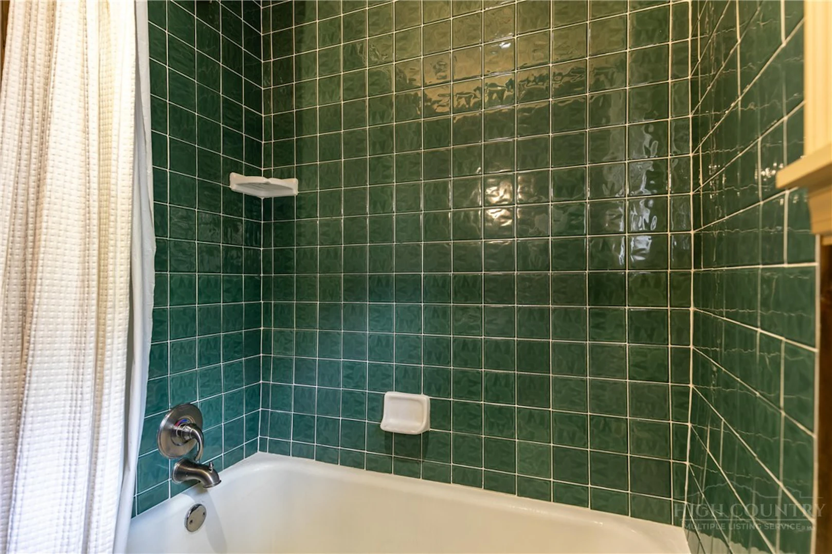 Image number 19 for the current listing