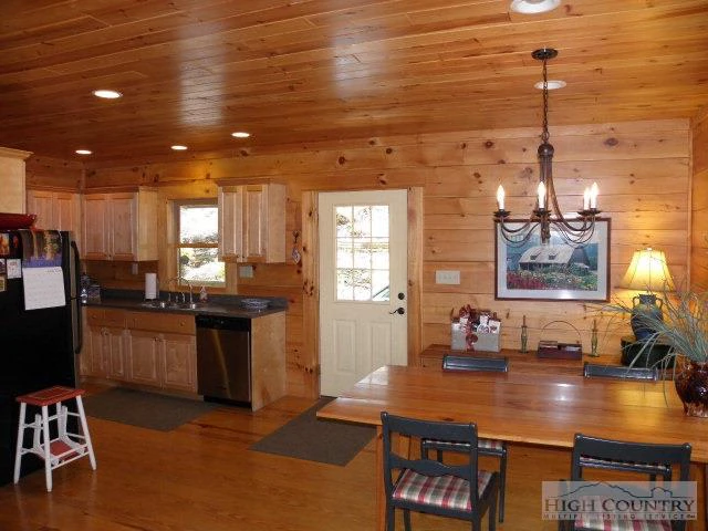 Image number 16 for the current listing