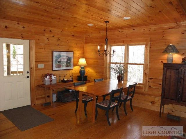 Image number 17 for the current listing