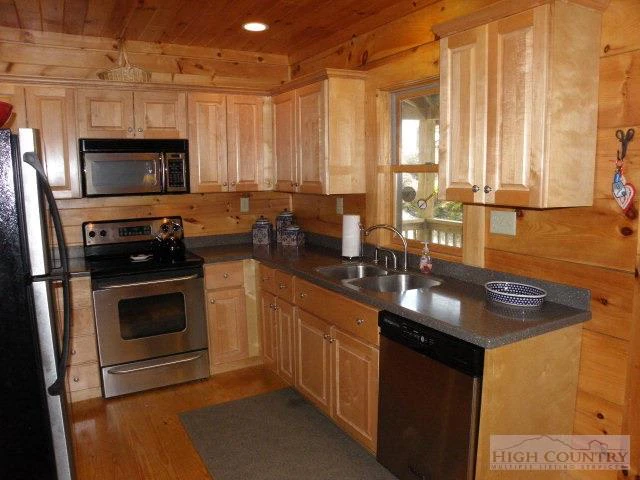 Image number 18 for the current listing