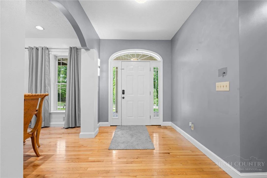 Image number 3 for the current listing