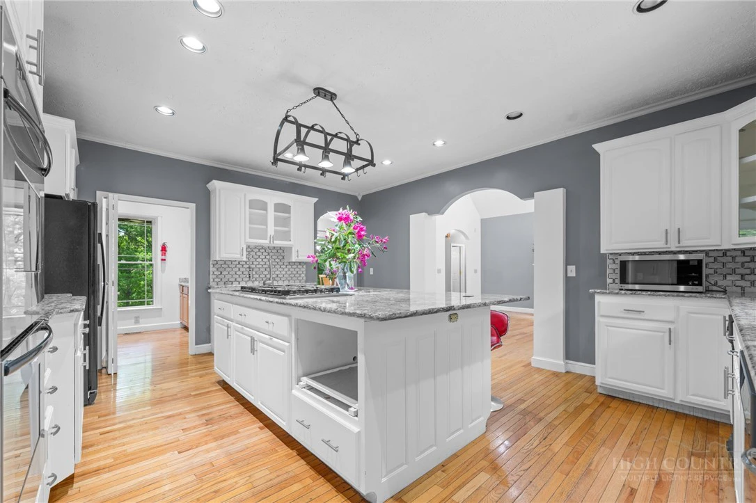 Image number 7 for the current listing