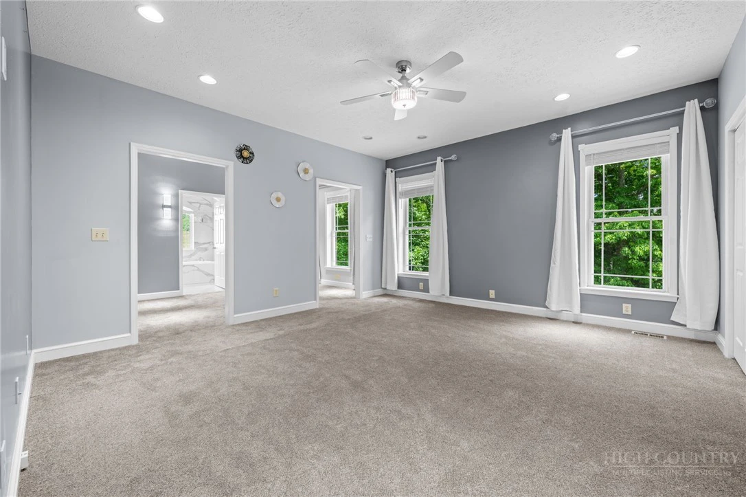 Image number 13 for the current listing