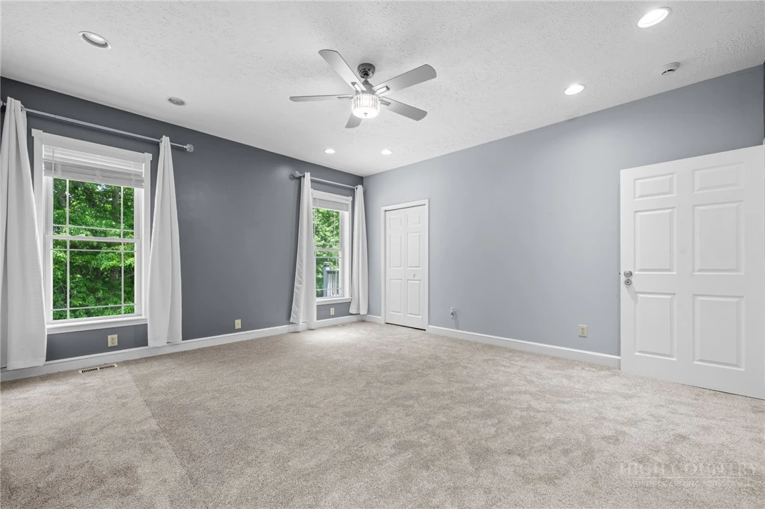 Image number 14 for the current listing