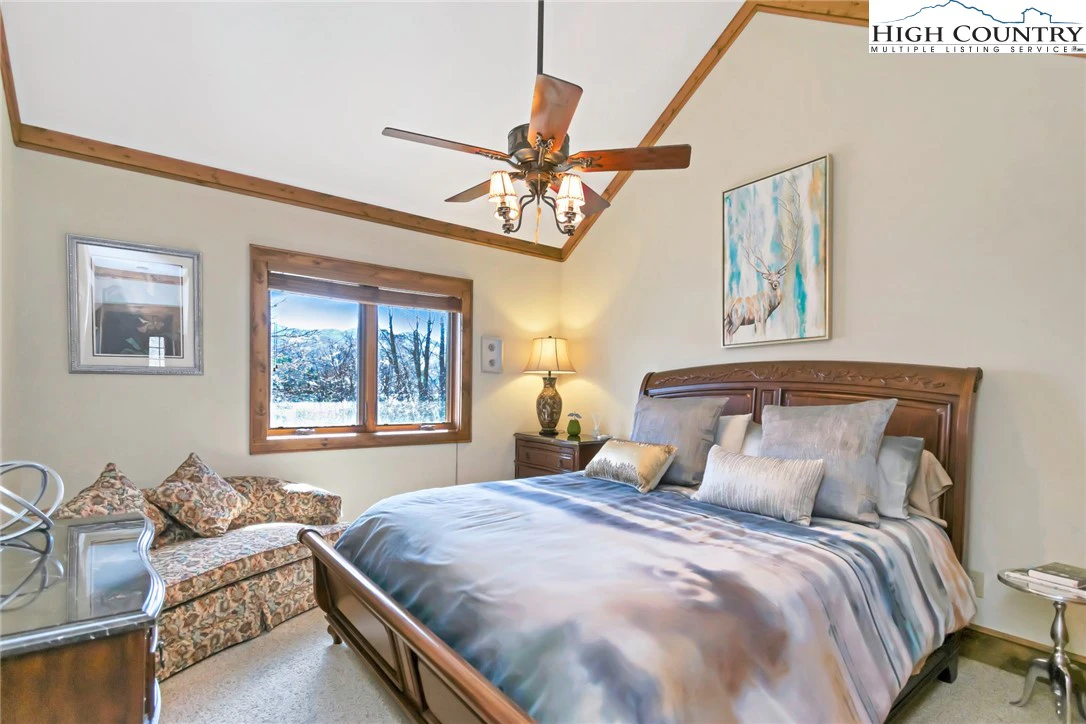 Image number 2 for the current listing
