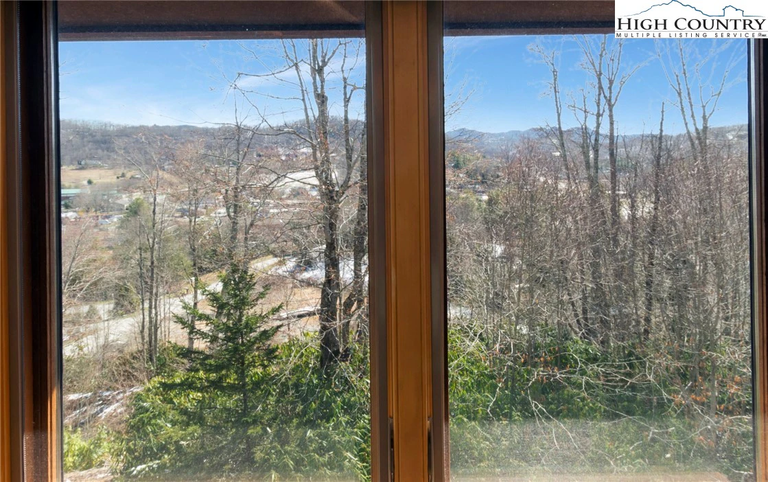 Image number 17 for the current listing