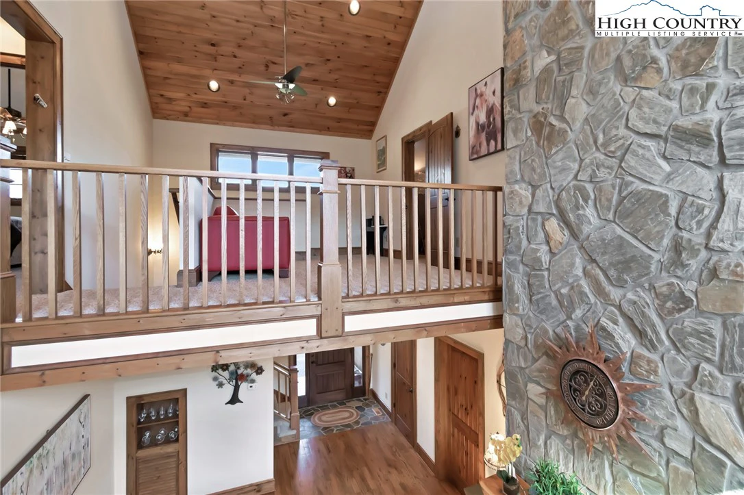 Image number 4 for the current listing