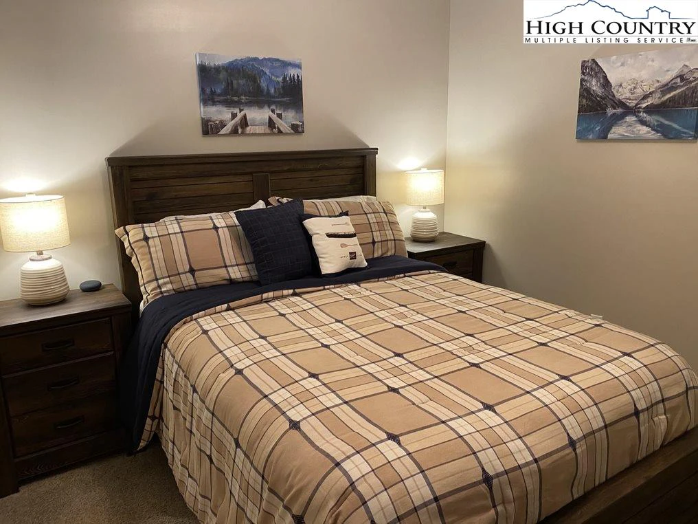 Image number 3 for the current listing