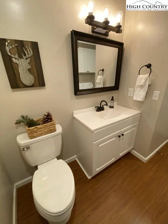 Image number 8 for the current listing