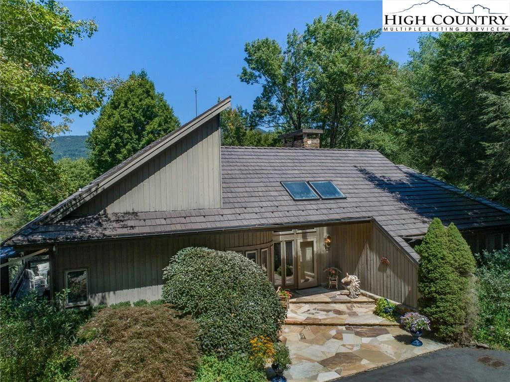 Image number 1 for the current listing