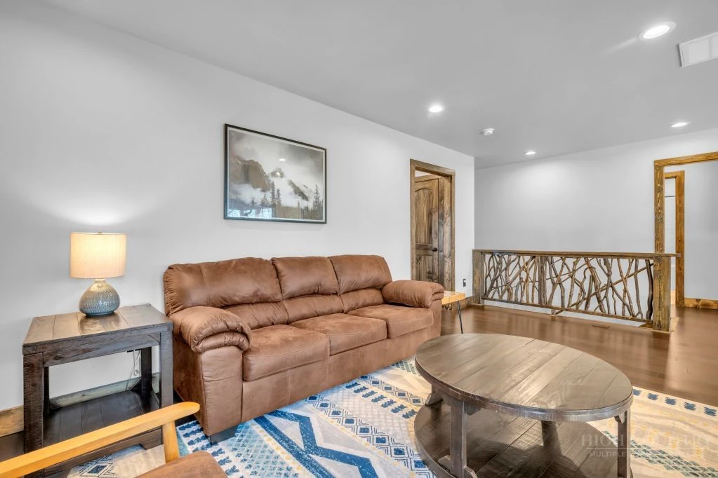 Image number 4 for the current listing