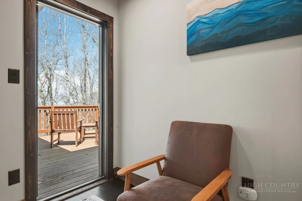 Image number 5 for the current listing