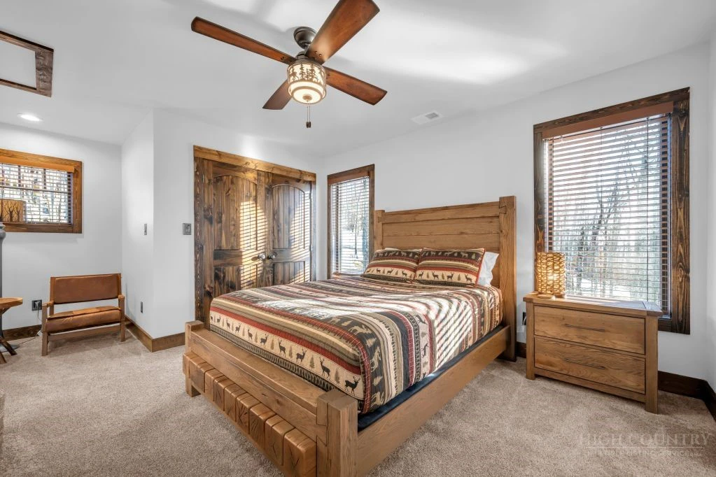 Image number 7 for the current listing