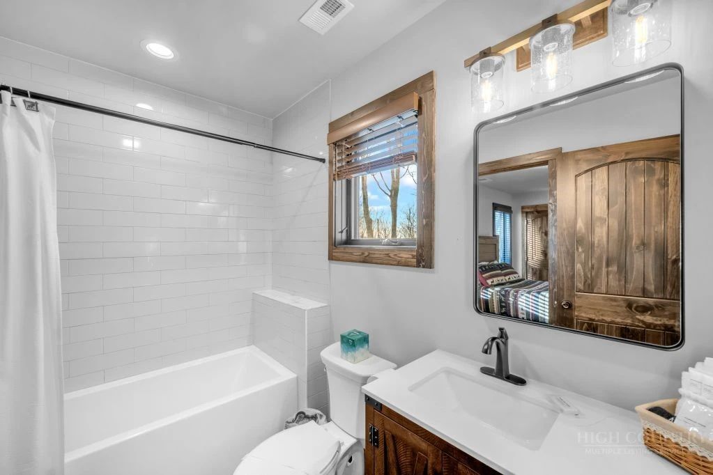 Image number 10 for the current listing