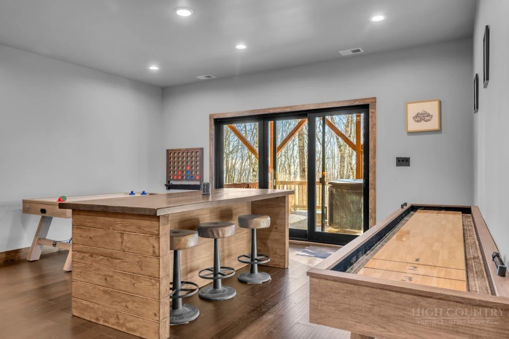 Image number 2 for the current listing