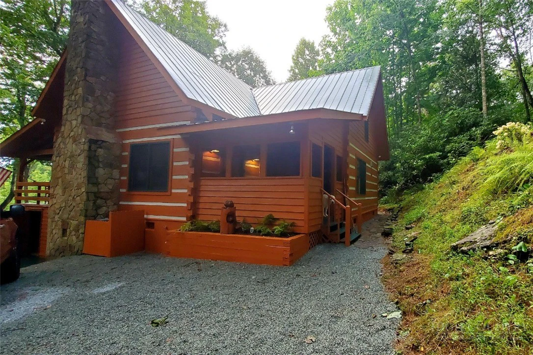 Image number 1 for the current listing