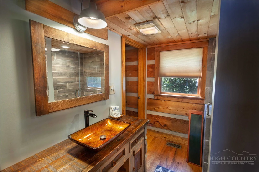 Image number 9 for the current listing