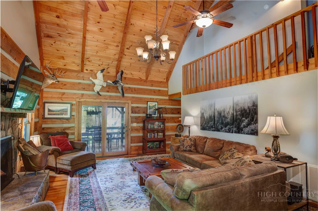 Image number 13 for the current listing