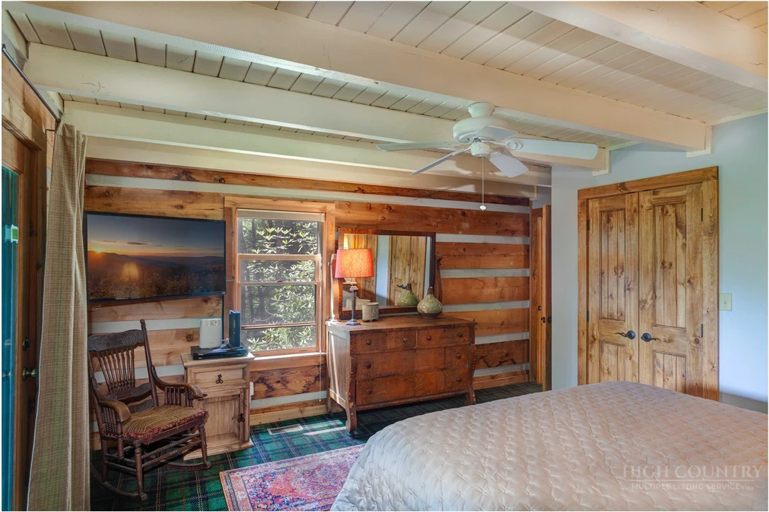 Image number 15 for the current listing