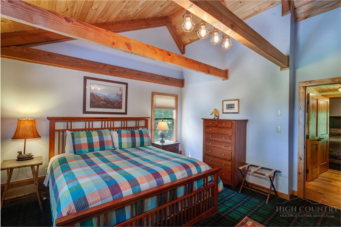 Image number 17 for the current listing