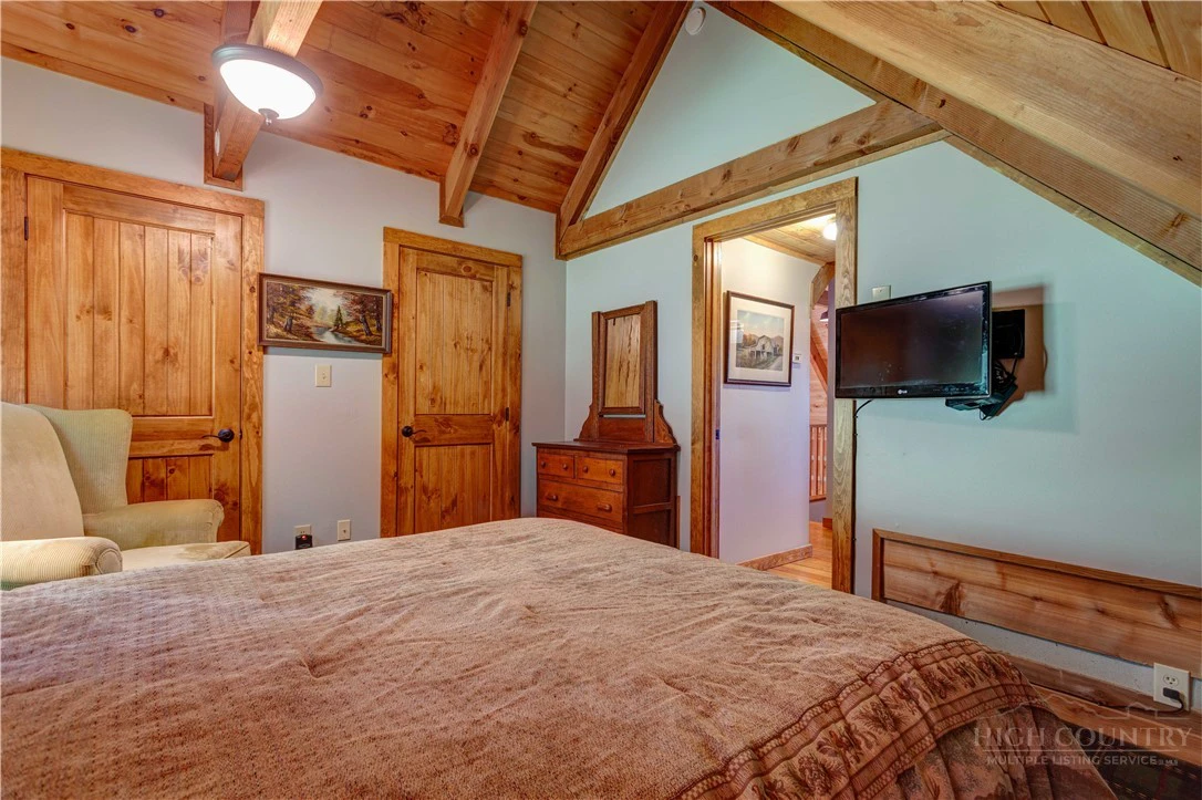 Image number 21 for the current listing