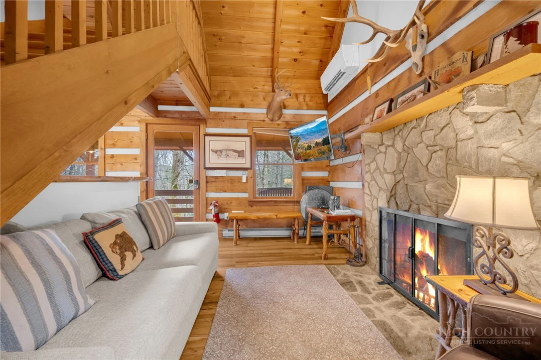 Image number 32 for the current listing
