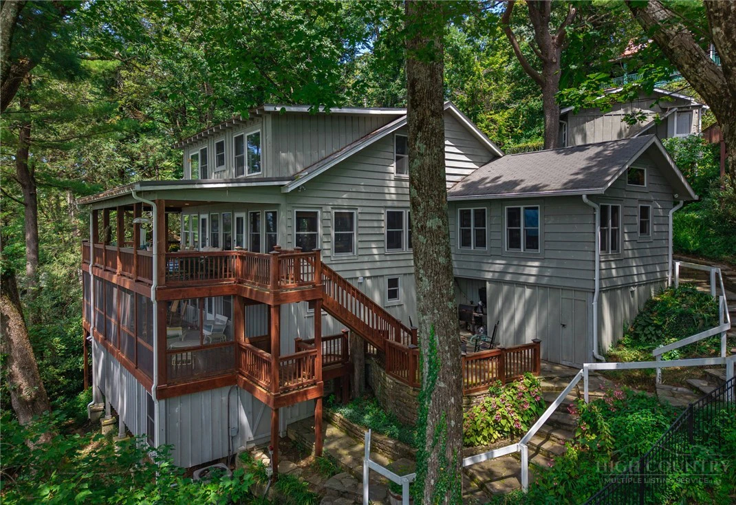 Image number 1 for the current listing