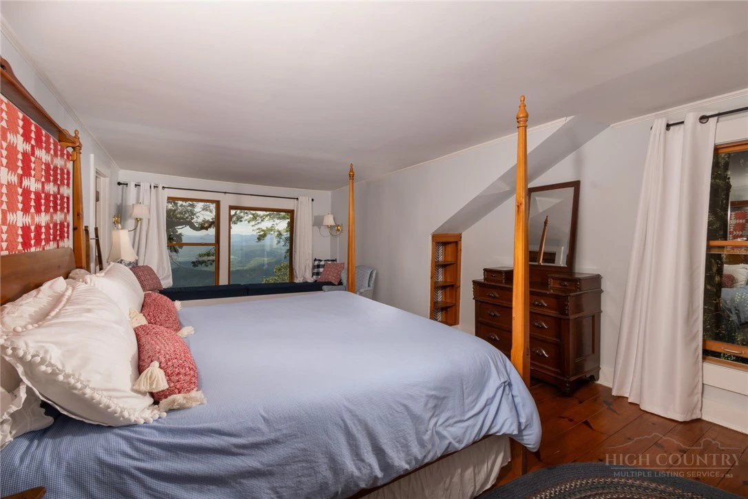 Image number 7 for the current listing