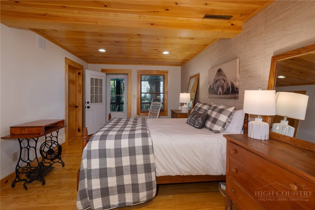 Image number 10 for the current listing