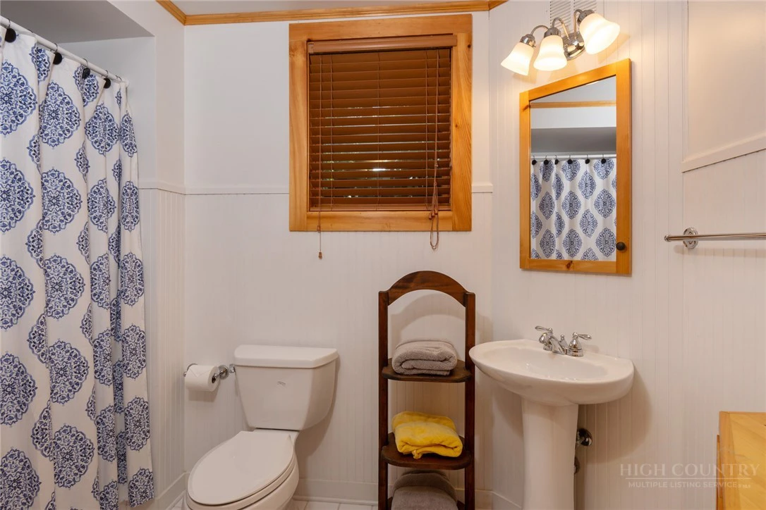 Image number 12 for the current listing