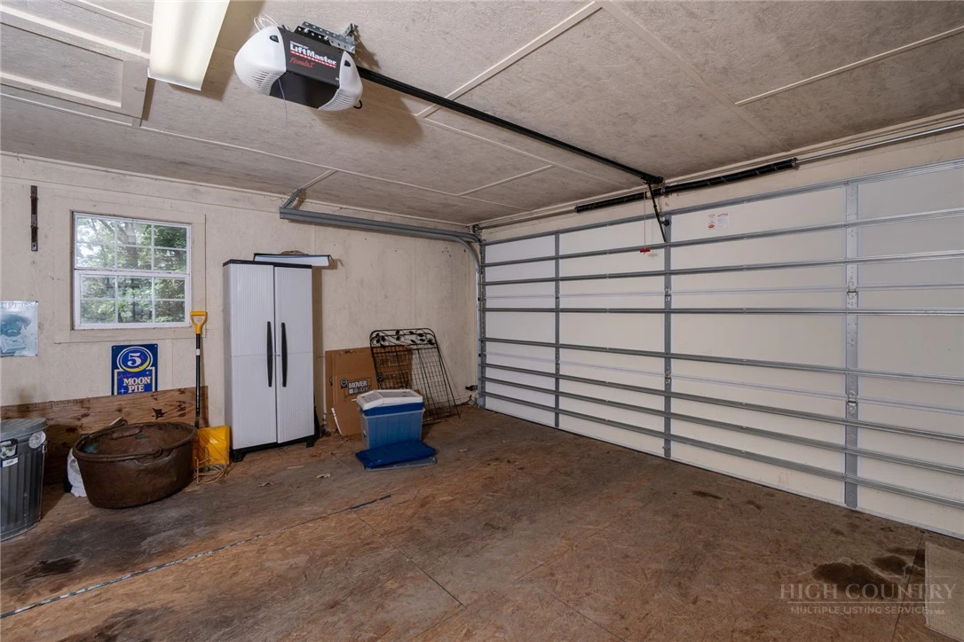 Image number 14 for the current listing