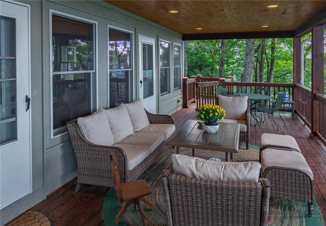Image number 16 for the current listing