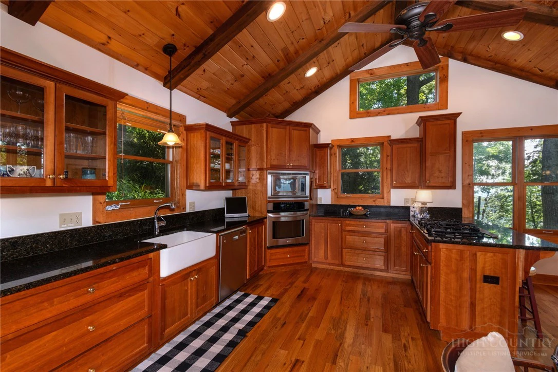 Image number 20 for the current listing